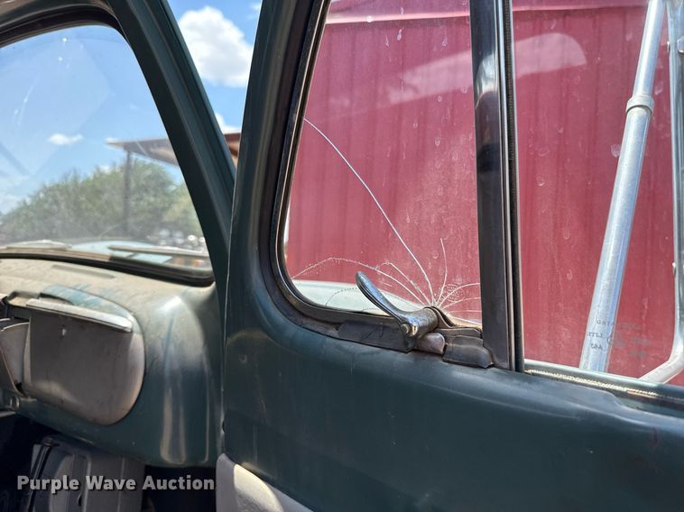 image for item DW5121 1952 Ford F40 dump flatbed truck