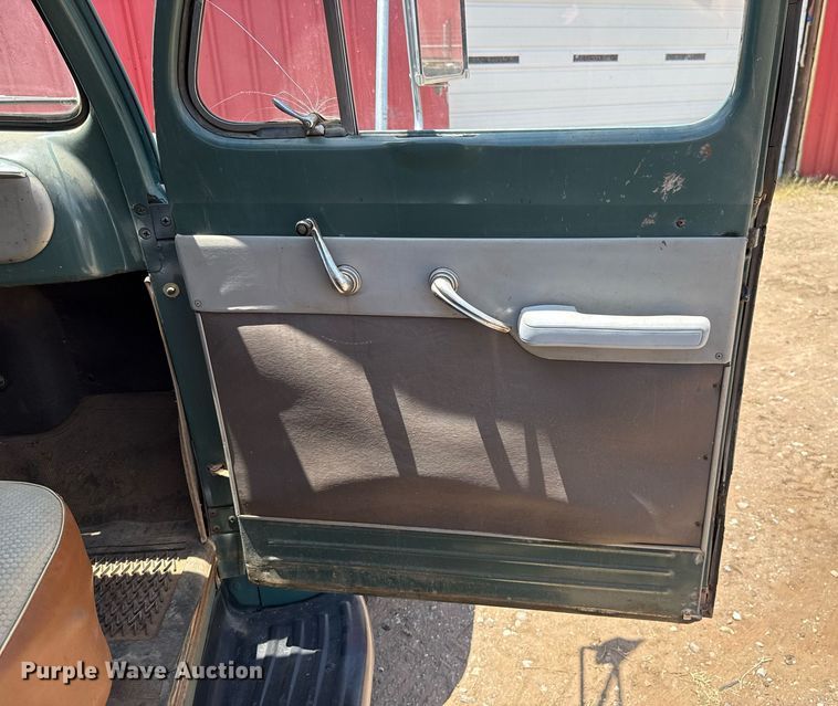 image for item DW5121 1952 Ford F40 dump flatbed truck