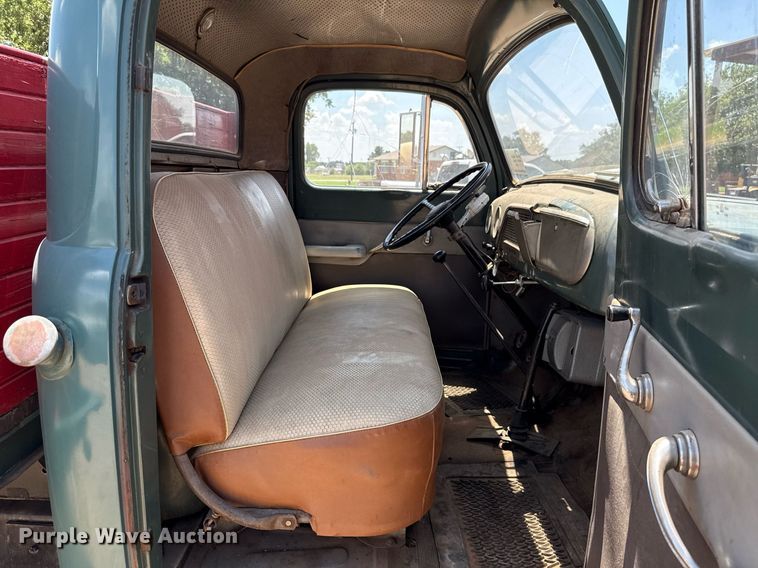 image for item DW5121 1952 Ford F40 dump flatbed truck