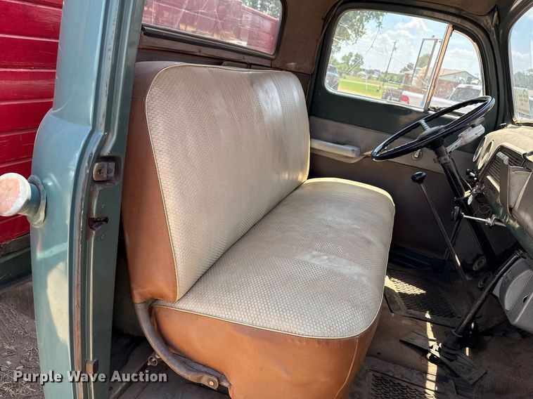 image for item DW5121 1952 Ford F40 dump flatbed truck