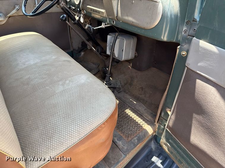 image for item DW5121 1952 Ford F40 dump flatbed truck