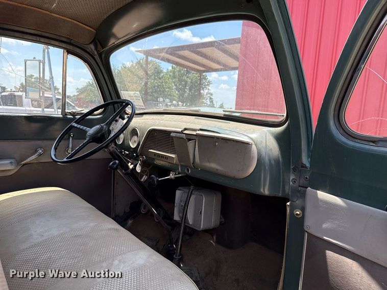 image for item DW5121 1952 Ford F40 dump flatbed truck