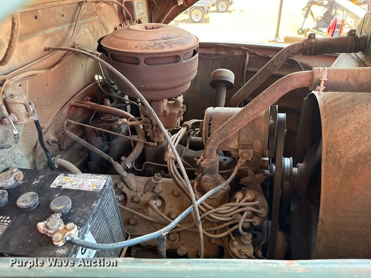 image for item DW5121 1952 Ford F40 dump flatbed truck