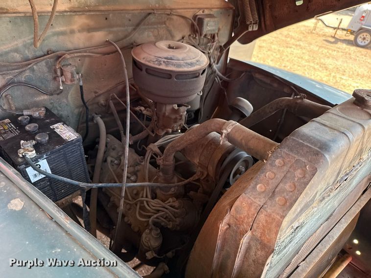 image for item DW5121 1952 Ford F40 dump flatbed truck