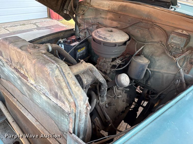 image for item DW5121 1952 Ford F40 dump flatbed truck