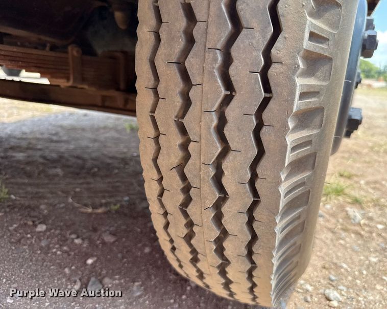 image for item DW5121 1952 Ford F40 dump flatbed truck