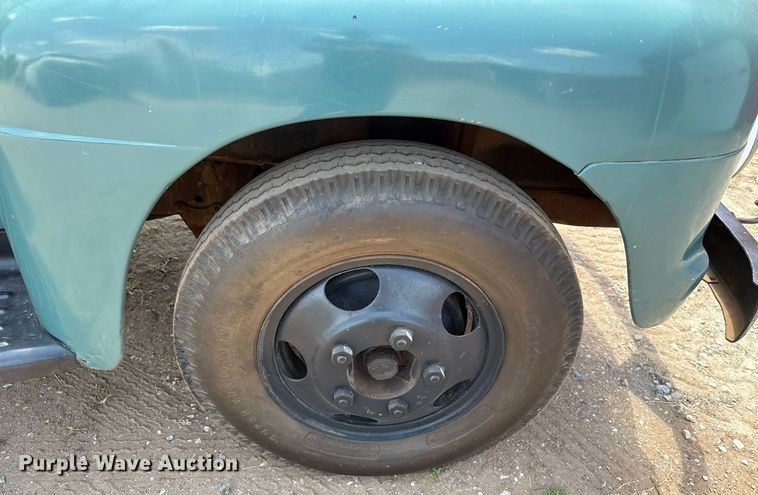 image for item DW5121 1952 Ford F40 dump flatbed truck