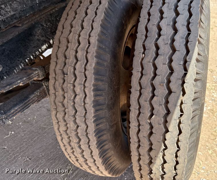 image for item DW5121 1952 Ford F40 dump flatbed truck