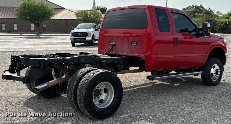image for item DW5134 2015 Ford F350 Super Duty SuperCab pickup truck cab and chassis