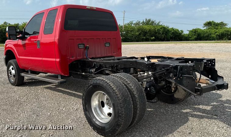 image for item DW5134 2015 Ford F350 Super Duty SuperCab pickup truck cab and chassis