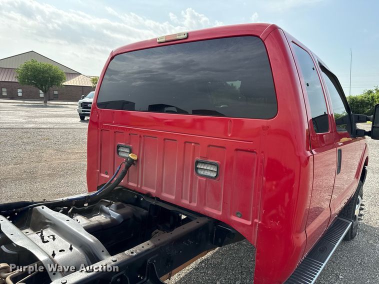 image for item DW5134 2015 Ford F350 Super Duty SuperCab pickup truck cab and chassis