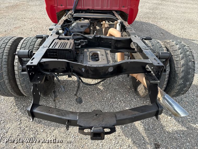 image for item DW5134 2015 Ford F350 Super Duty SuperCab pickup truck cab and chassis