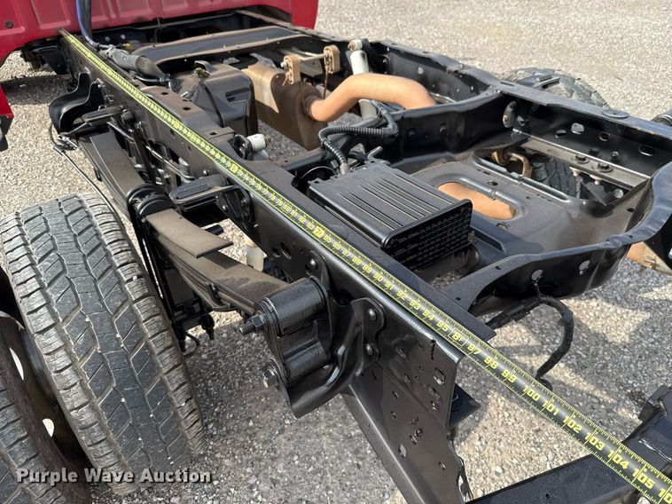 image for item DW5134 2015 Ford F350 Super Duty SuperCab pickup truck cab and chassis