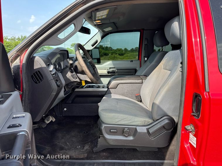 image for item DW5134 2015 Ford F350 Super Duty SuperCab pickup truck cab and chassis