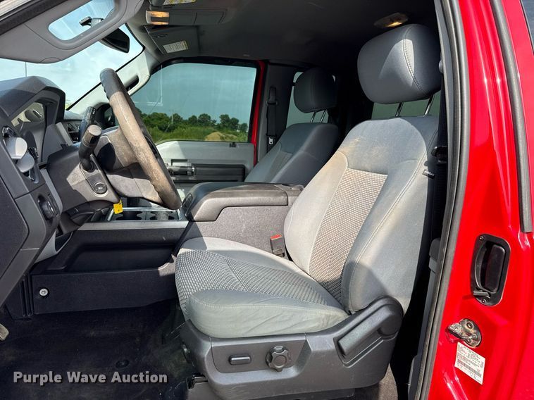 image for item DW5134 2015 Ford F350 Super Duty SuperCab pickup truck cab and chassis