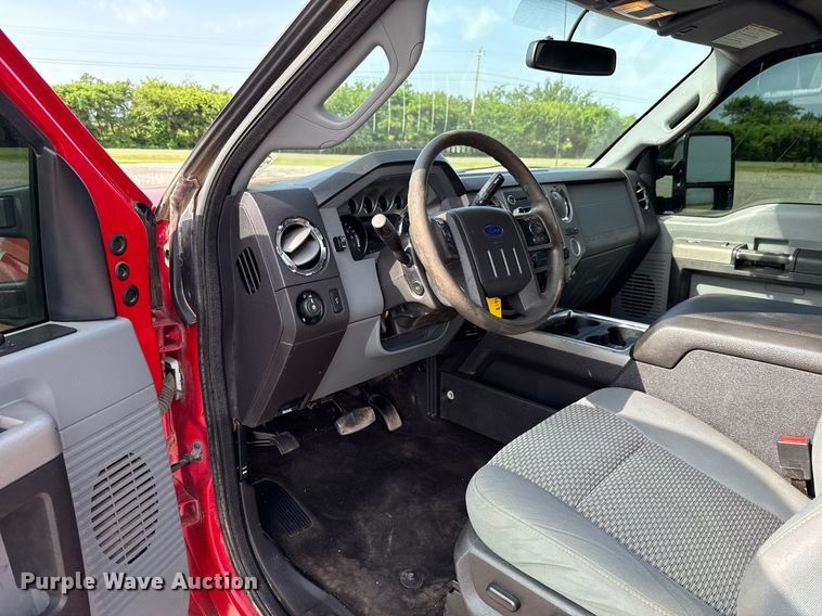 image for item DW5134 2015 Ford F350 Super Duty SuperCab pickup truck cab and chassis