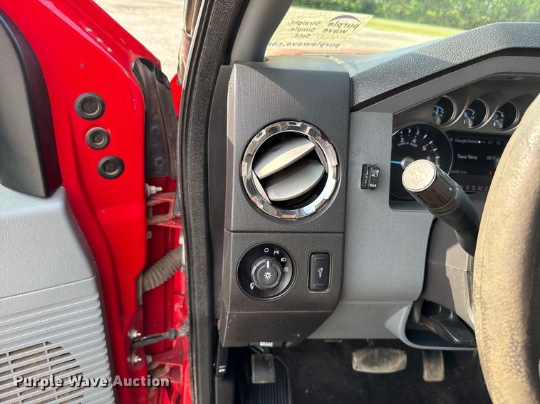 image for item DW5134 2015 Ford F350 Super Duty SuperCab pickup truck cab and chassis