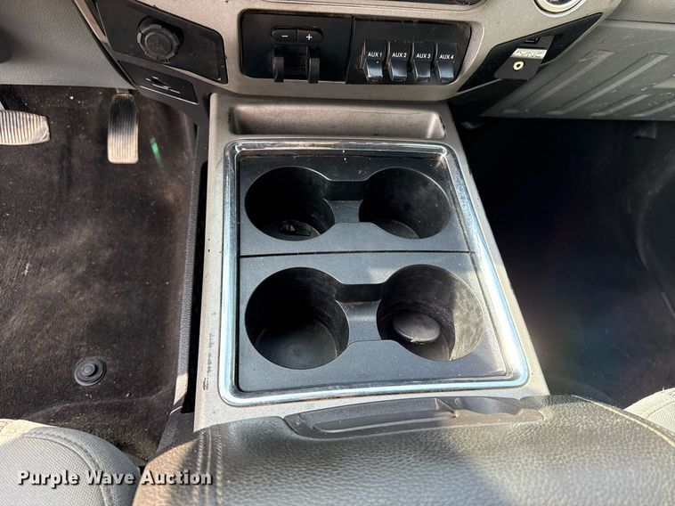 image for item DW5134 2015 Ford F350 Super Duty SuperCab pickup truck cab and chassis