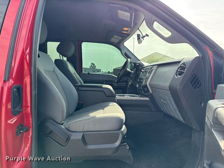 image for item DW5134 2015 Ford F350 Super Duty SuperCab pickup truck cab and chassis