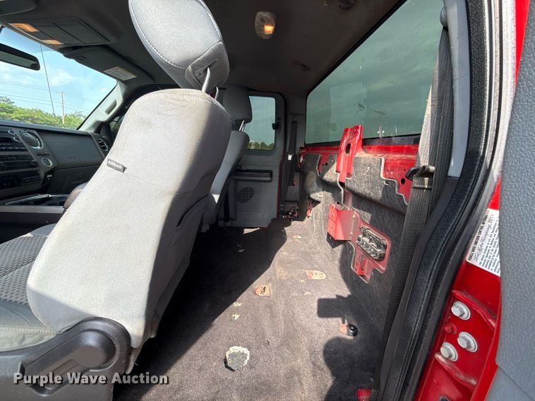 image for item DW5134 2015 Ford F350 Super Duty SuperCab pickup truck cab and chassis