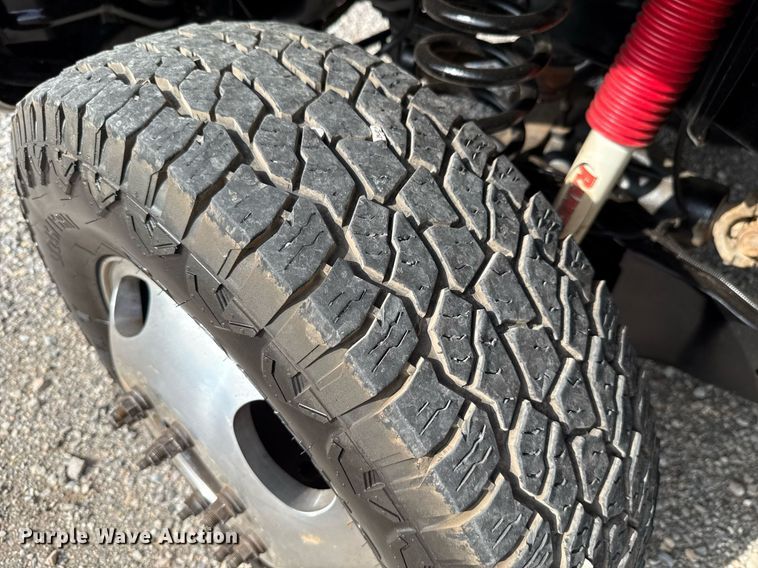 image for item DW5134 2015 Ford F350 Super Duty SuperCab pickup truck cab and chassis