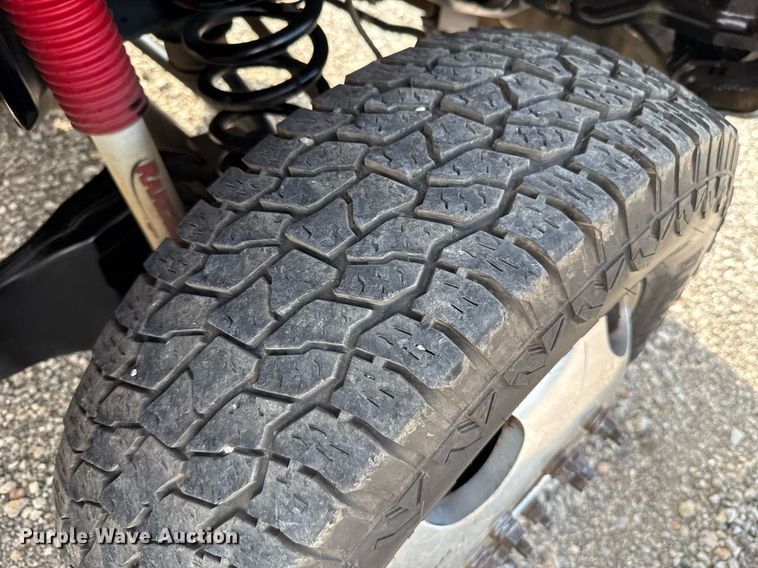 image for item DW5134 2015 Ford F350 Super Duty SuperCab pickup truck cab and chassis