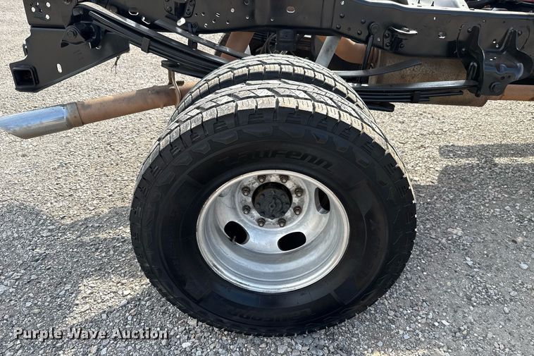 image for item DW5134 2015 Ford F350 Super Duty SuperCab pickup truck cab and chassis