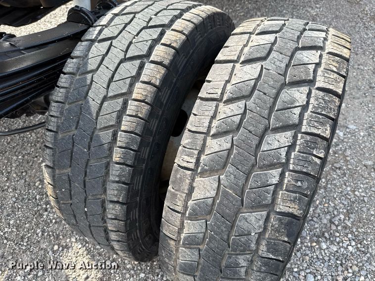 image for item DW5134 2015 Ford F350 Super Duty SuperCab pickup truck cab and chassis