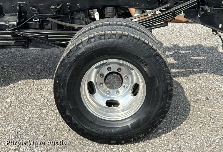 image for item DW5134 2015 Ford F350 Super Duty SuperCab pickup truck cab and chassis