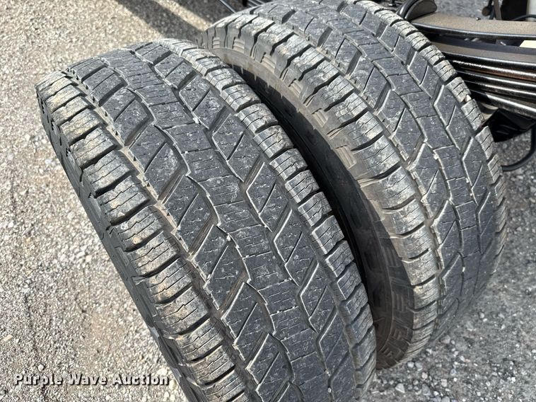 image for item DW5134 2015 Ford F350 Super Duty SuperCab pickup truck cab and chassis