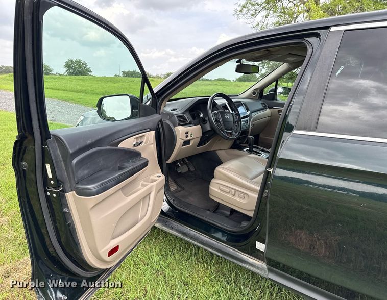 image for item DW5136 2016 Honda Pilot  SUV