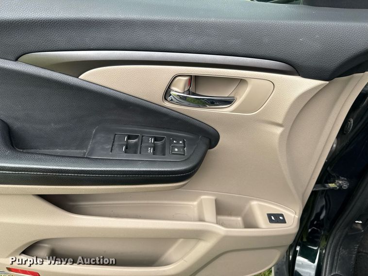 image for item DW5136 2016 Honda Pilot  SUV