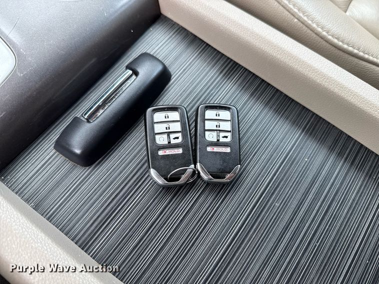 image for item DW5136 2016 Honda Pilot  SUV