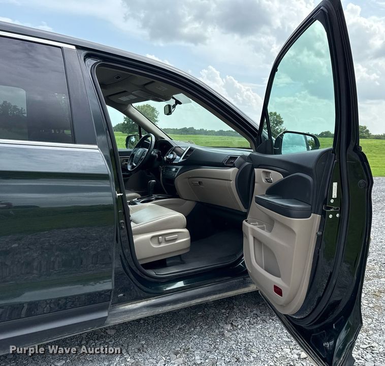 image for item DW5136 2016 Honda Pilot  SUV