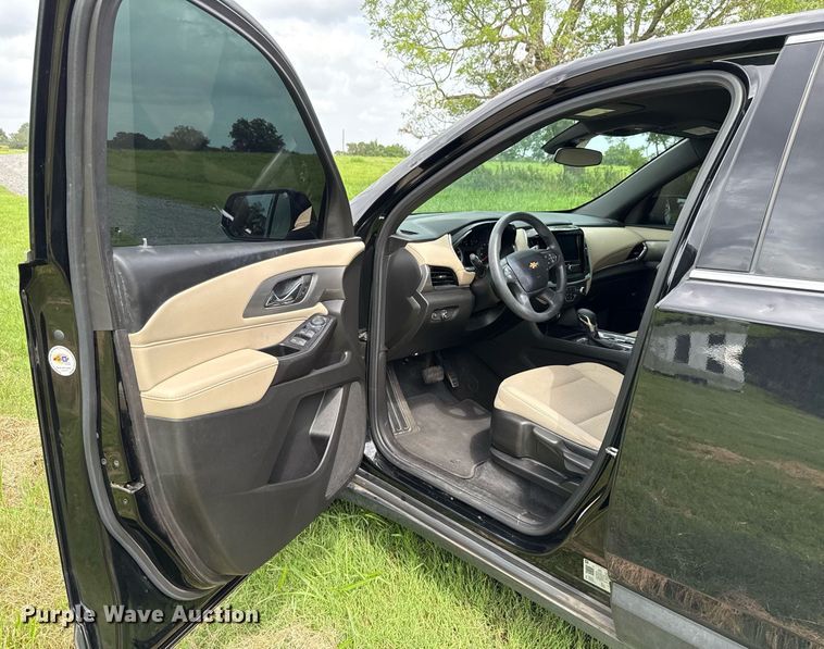 image for item DW5137 2023 Chevrolet Traverse SUV
