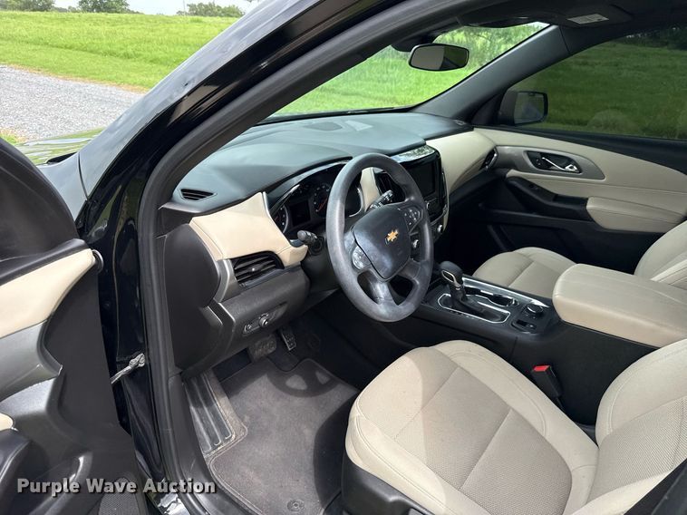 image for item DW5137 2023 Chevrolet Traverse SUV