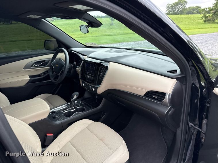 image for item DW5137 2023 Chevrolet Traverse SUV