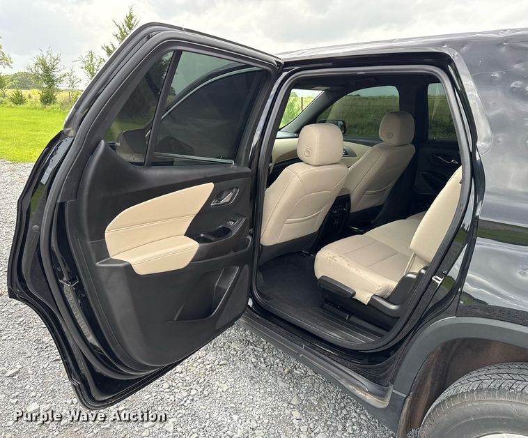 image for item DW5137 2023 Chevrolet Traverse SUV