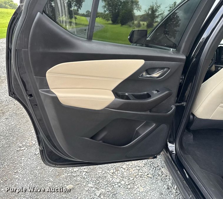 image for item DW5137 2023 Chevrolet Traverse SUV