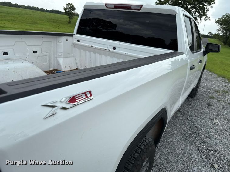 image for item DW5138 2023 GMC Sierra 1500 Double Cab pickup truck