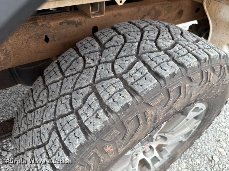 image for item DW5138 2023 GMC Sierra 1500 Double Cab pickup truck