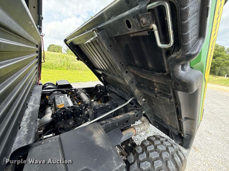 image for item DW5139 2022 John Deere XUV835R utility vehicle