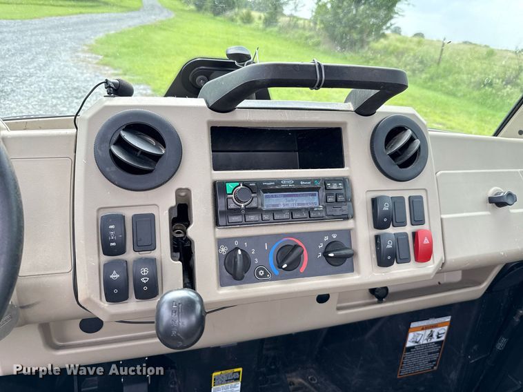 image for item DW5139 2022 John Deere XUV835R utility vehicle