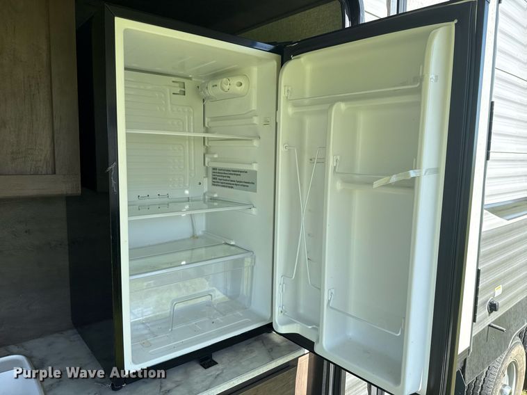 image for item DW5144 2021 Coleman  Keystone CM334BH21 camper