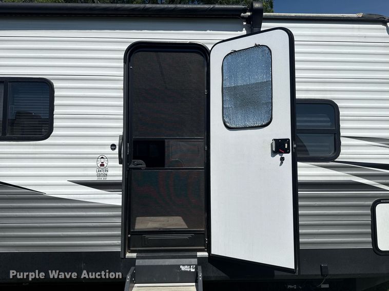 image for item DW5144 2021 Coleman  Keystone CM334BH21 camper