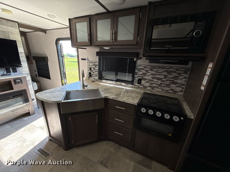 image for item DW5144 2021 Coleman  Keystone CM334BH21 camper