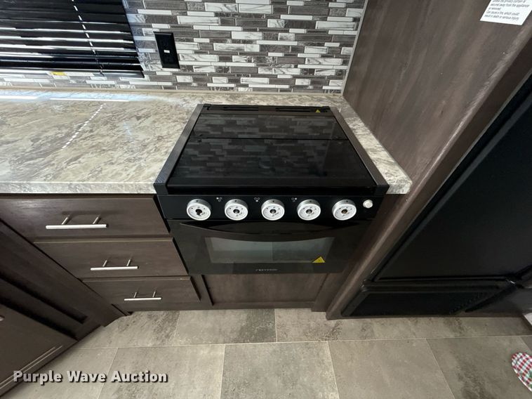 image for item DW5144 2021 Coleman  Keystone CM334BH21 camper