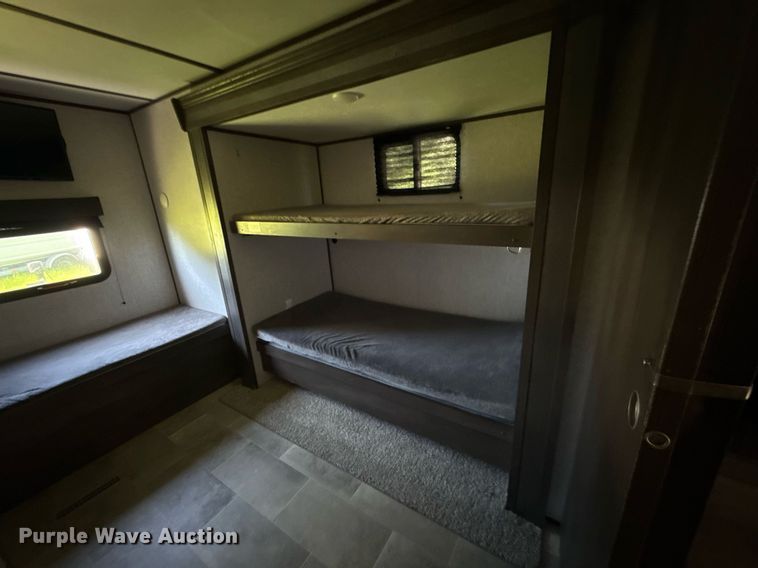 image for item DW5144 2021 Coleman  Keystone CM334BH21 camper