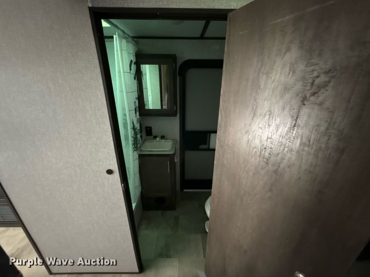 image for item DW5144 2021 Coleman  Keystone CM334BH21 camper