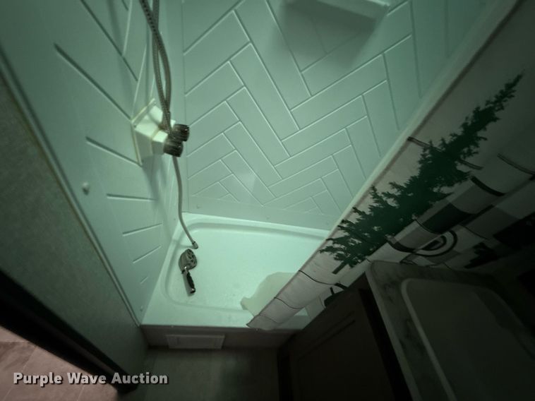 image for item DW5144 2021 Coleman  Keystone CM334BH21 camper